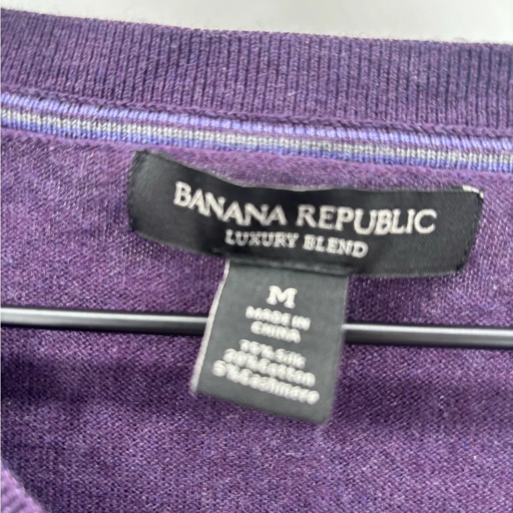 Banana Republic Luxury Blend Fine Knit V-Neck Sweater Medium in Plum Purple
